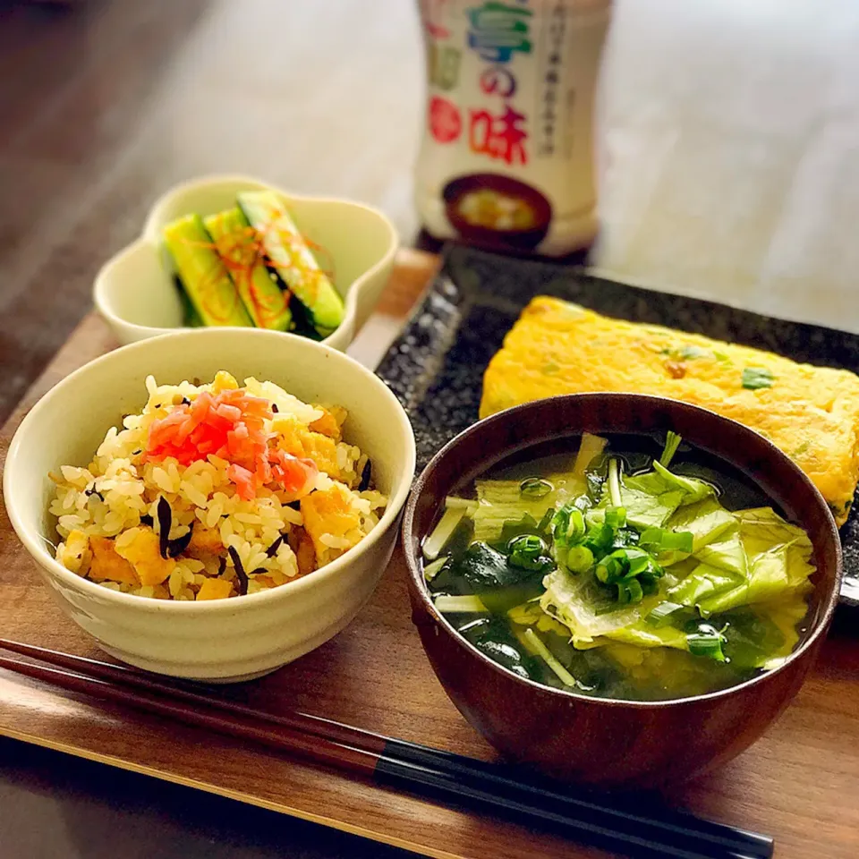 【お味噌味】ひじきと油揚げの炊き込みご飯としゃきしゃきレタスの味噌汁|恭子さん