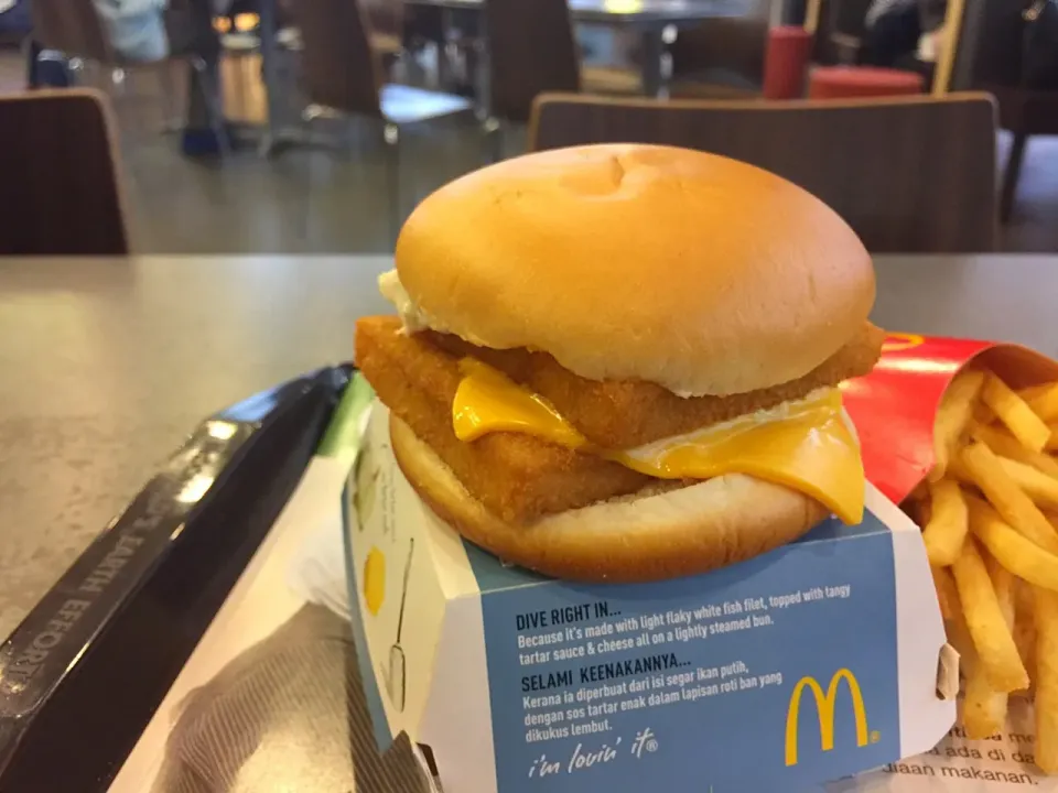 Snapdishの料理写真:Double filet o fish|Yoku kuu kyaku daさん