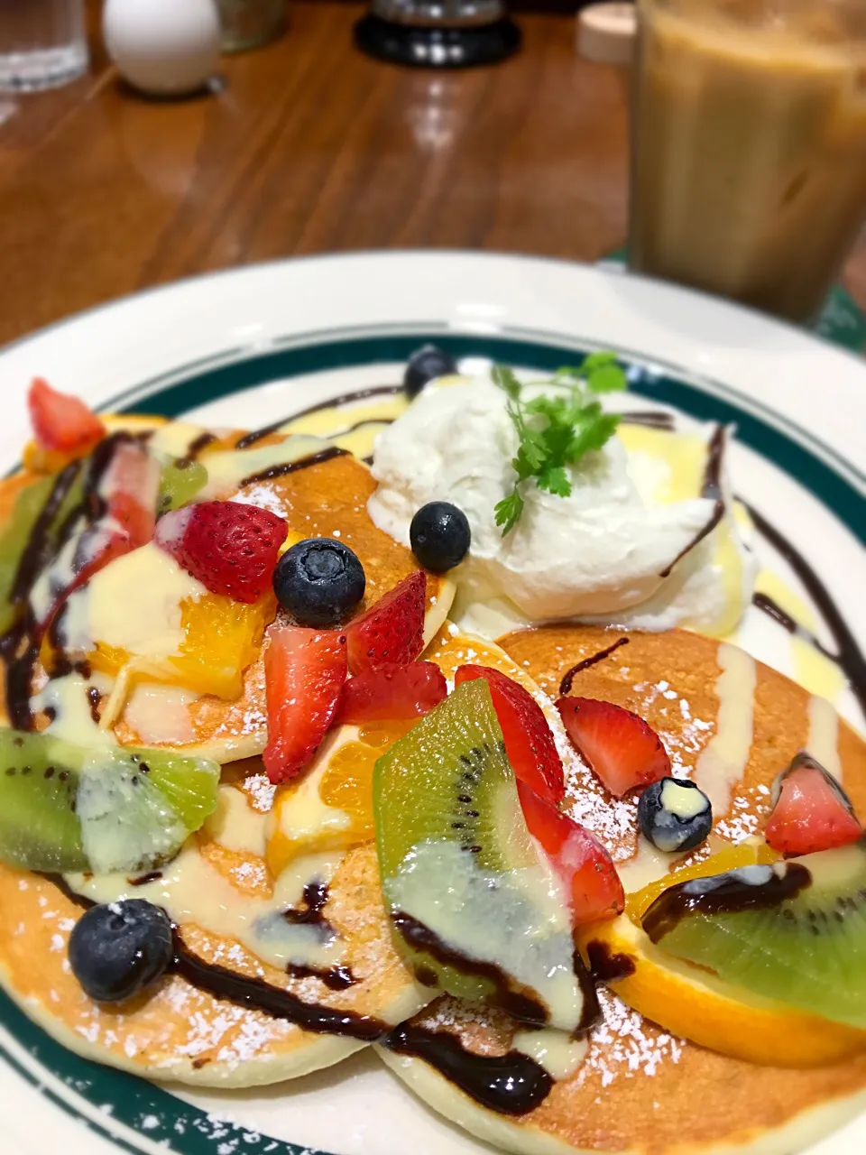 ミックスフルーツとチョコレートのパンケーキ(gramにて)|しげさん