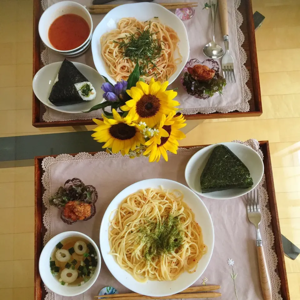 7/23❤︎主人と娘の休日お昼ごはん❤︎
・ペペロンチーノパスタ
・たらこパスタ
・若鶏からあげ
・おにぎり|Makinsさん