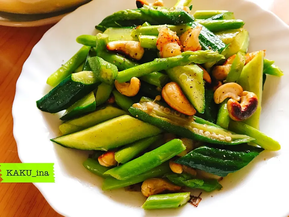 Snapdishの料理写真:エビとカシューナッツと野菜の炒め✨
🍴(•ㅂ•)ŧ‹"ŧ‹"🌱|カクの中華流🌱さん