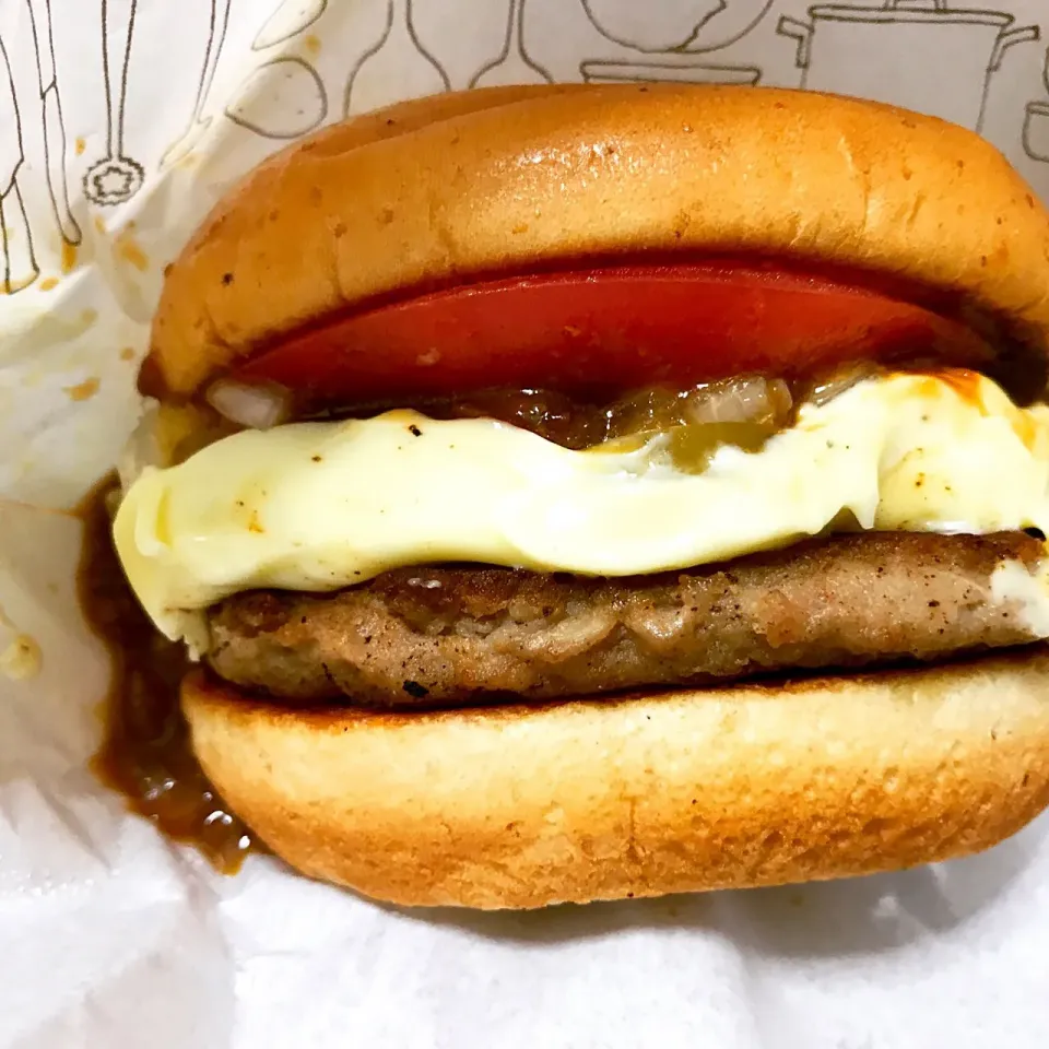 Snapdishの料理写真:スパイシーアジアンカレーモスチーズバーガー🍔|たまこっこさん