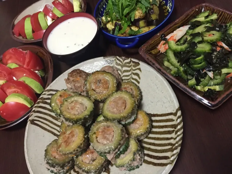 7月23日晩ご飯。ゴーヤのはさみ焼き、ゴーヤの酢の物、焼き茄子の生姜酢漬け、カプレーゼ風？、ジャガイモの冷製ポタージュ。|あやさん