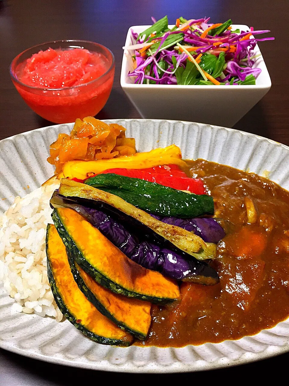 ⭐︎夏野菜カレー
⭐︎野菜サラダ  しそドレッシング
⭐︎ピンクグレープフルーツゼリー|よっちぃさん