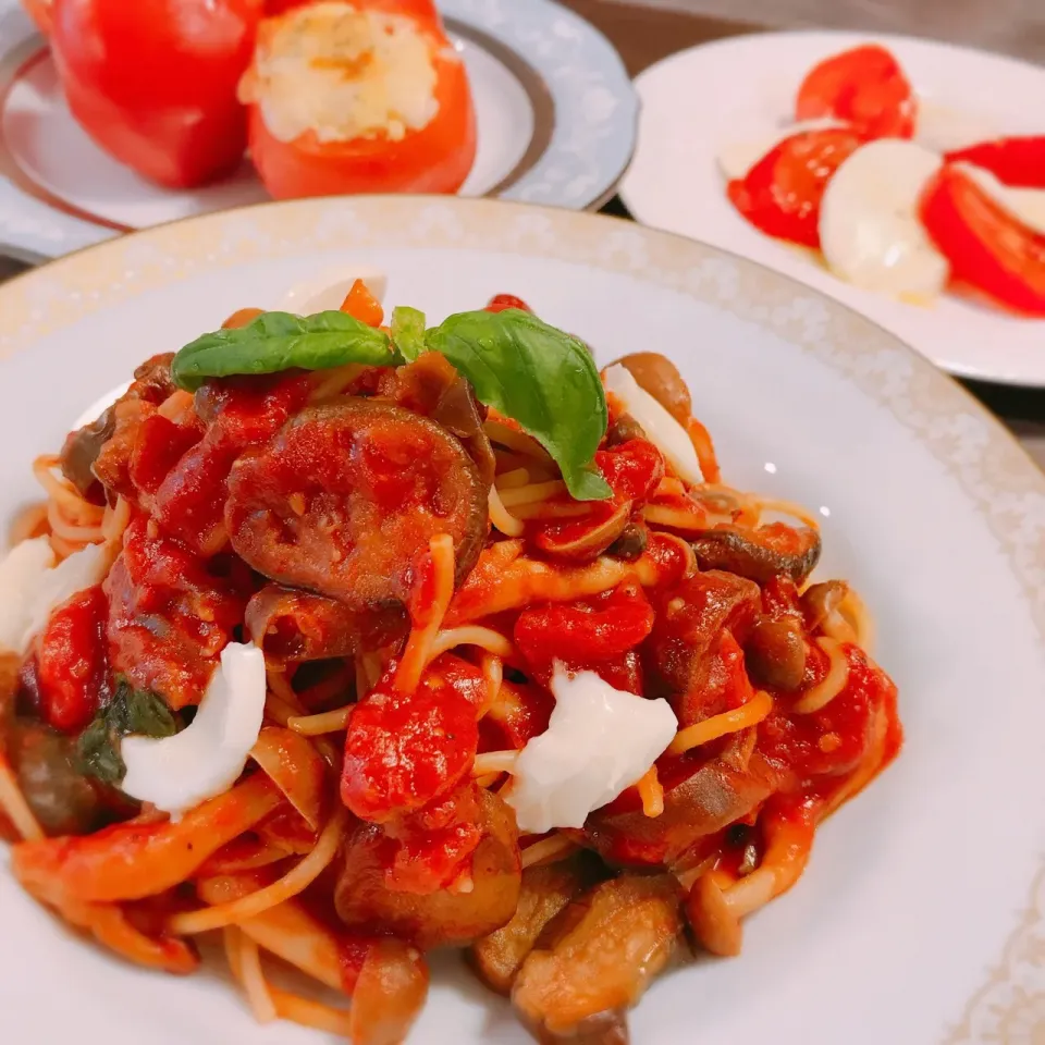 モッツァレラとバジルのトマトソースパスタ🍅🧀🌿|🍎ゆかりんご🍎さん