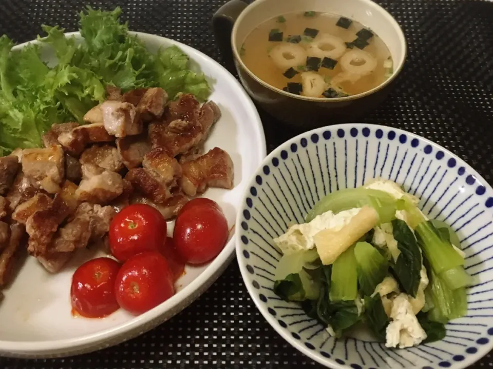 豚でカリカリさいころステーキ焼きプチトマト添え・お吸い物・青梗菜と油揚げのさっと煮|美也子さん