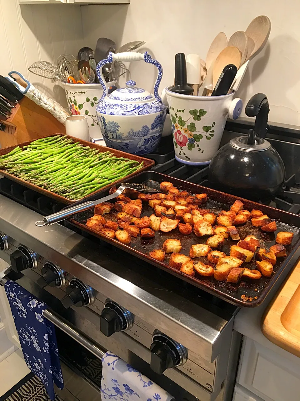 Roasted Asparagus & Pan toasted Croutons|🌺IAnneさん