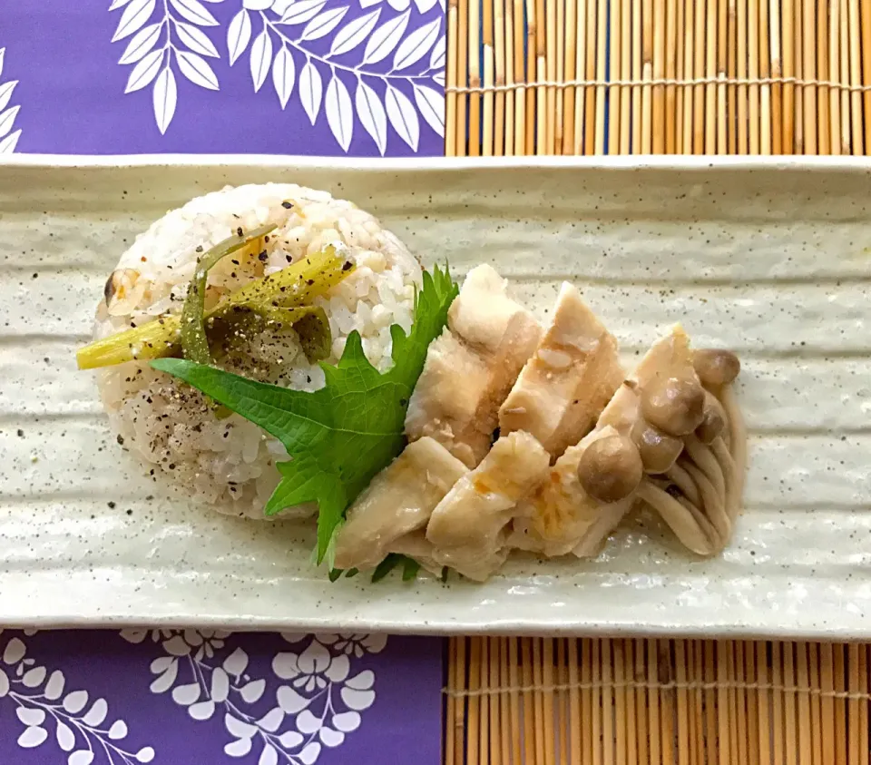 朝ごはん 朝から海南鶏飯炊けました🐓もち麦入り🌾|砂雪さん