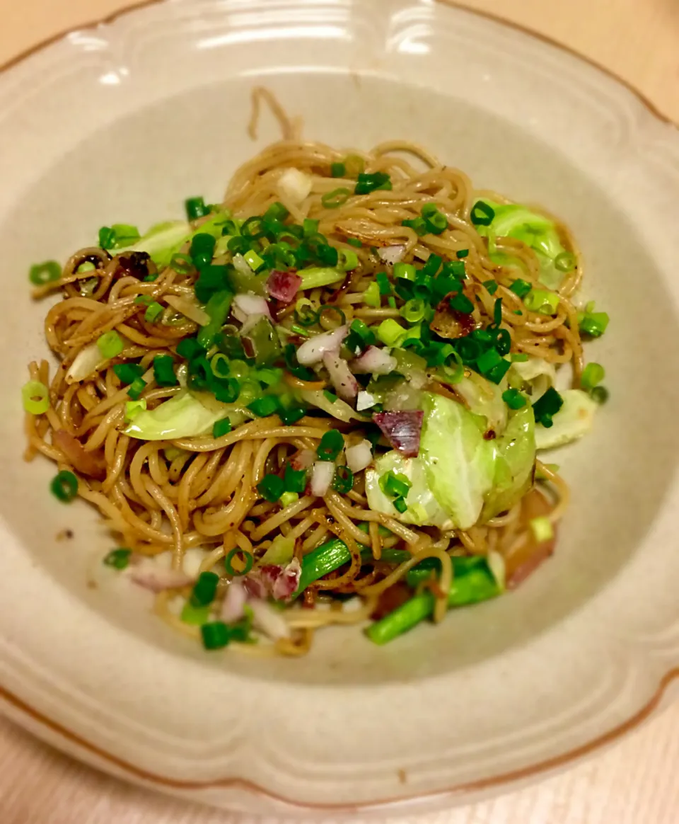 Snapdishの料理写真:お肉を焼いたフライパンで焼きそば
残り物↓で味付け|じゅんこさん