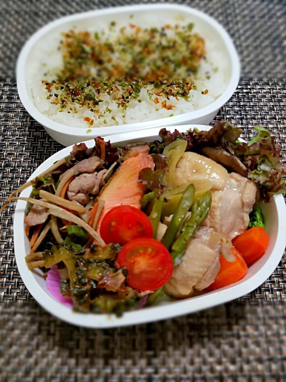 今日のお弁当🎵　煮物でーす🐔🐔😄|クッキングオヤジさん