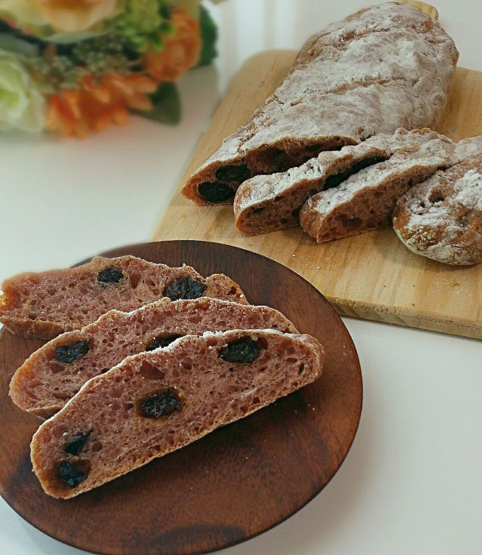 ⭐Wine Raisin Ciabatta  🍷   koichiさんのチャバタワインバージョン ワインと巨峰のレーズン入 #おうちごはん #うちごはん#自家製パン #手作りパン #ワイン|まめさん