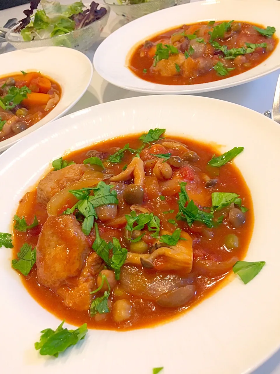 みきおちゃん🐿みっ👃✌️の 豚肉とミックスビーンズのトマト煮🍅🎶|まるまさん