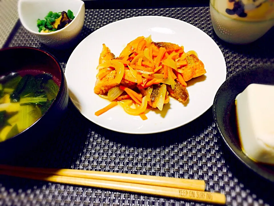 鮭南蛮、ナスの味噌炒め、冷奴、小松菜のお吸い物|ありかさん