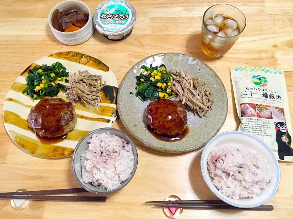 昨日の晩ごはん(o´'∀'｀o)ゞばんわぁ♪

肉汁たっぷりハンバーグ照り焼きソース
コーンとほうれん草のバターソテー
ごぼうサラダ
熊本の雑穀米ご飯
わさびのり
お漬物|さくたえさん