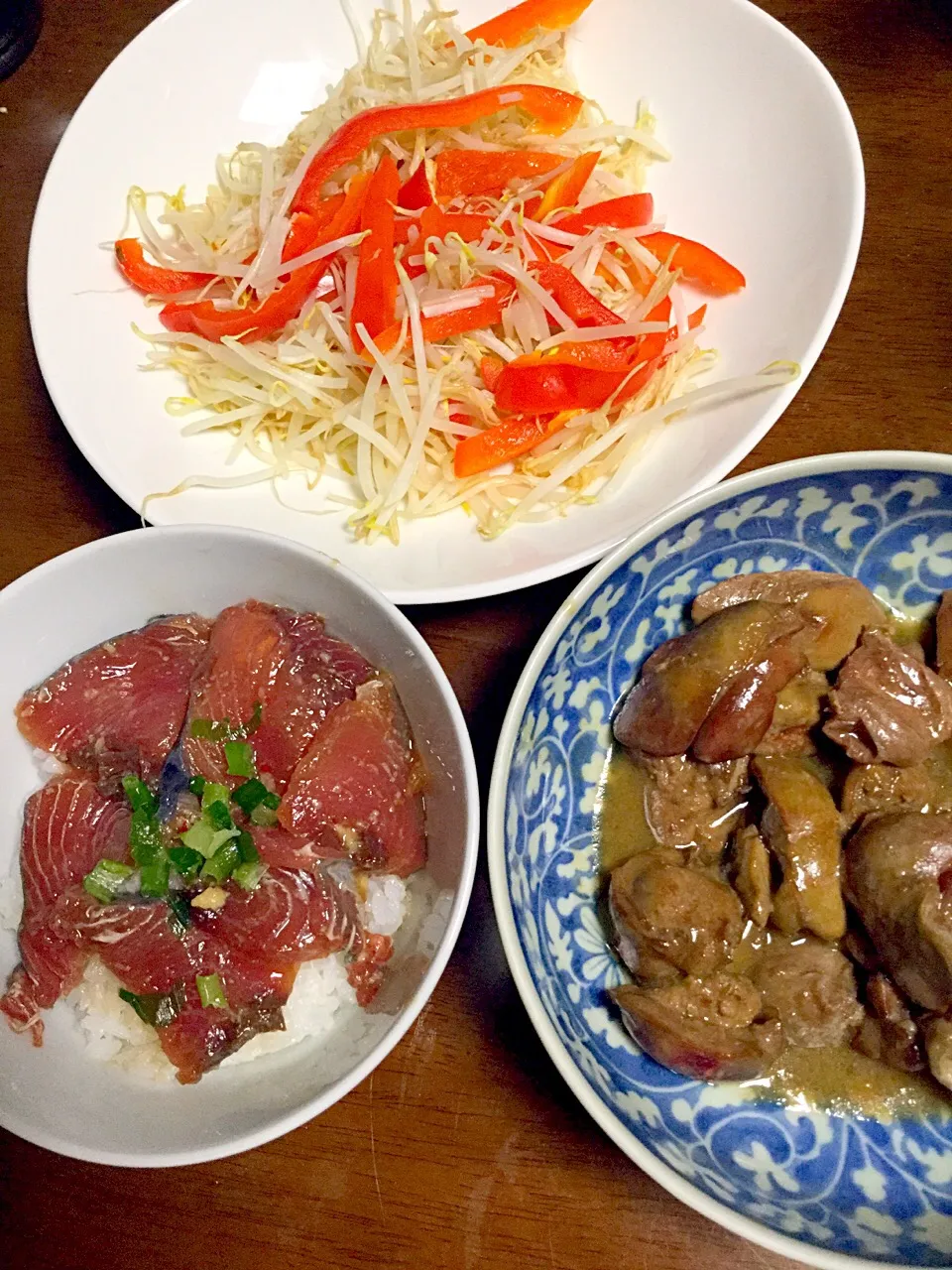 Snapdishの料理写真:鰹の胡麻漬け丼   鶏肝の煮物   もやしとパプリカのサラダ🥗|掛谷節子さん