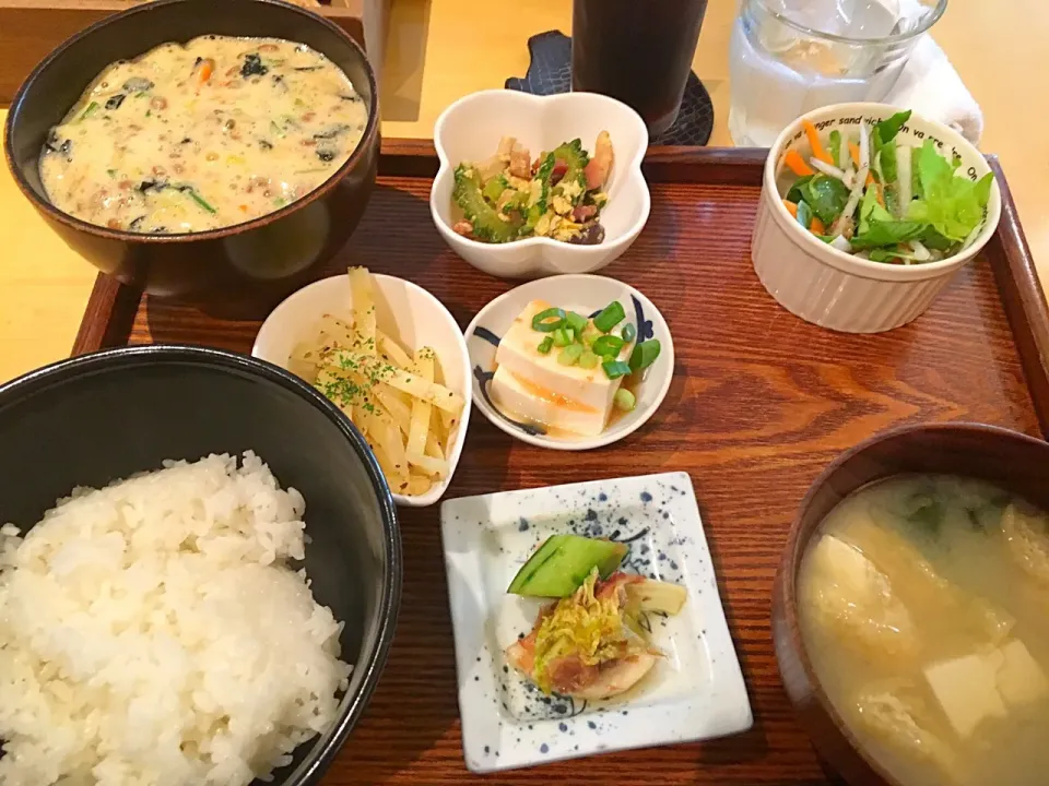 今日の昼はヘルシーご飯で|フージさん