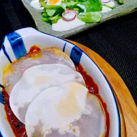 Snapdishの料理写真:カレーポットパイ、シーザーサラダ|gerbertさん