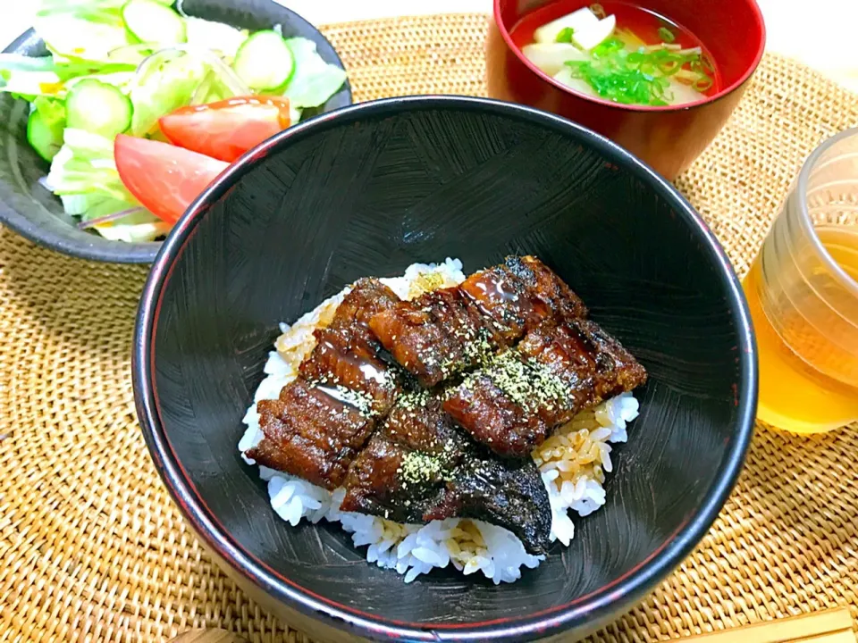 一足早く土用丑の鰻丼♬
#土用の丑の日|シホさん