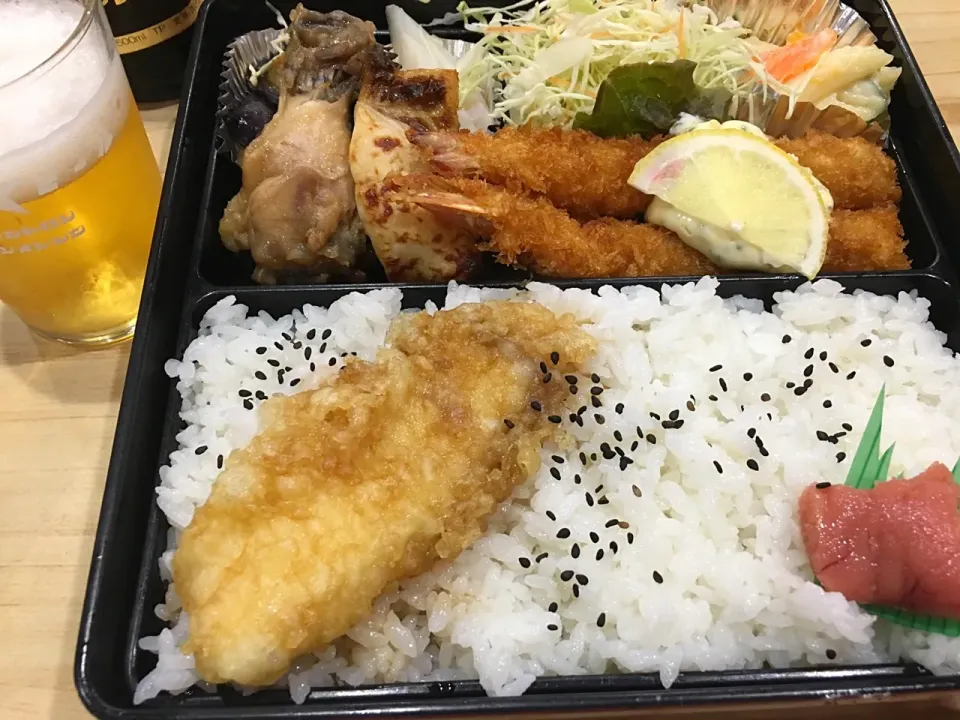 今晩も近所の飯屋で幕の内弁当|フージさん