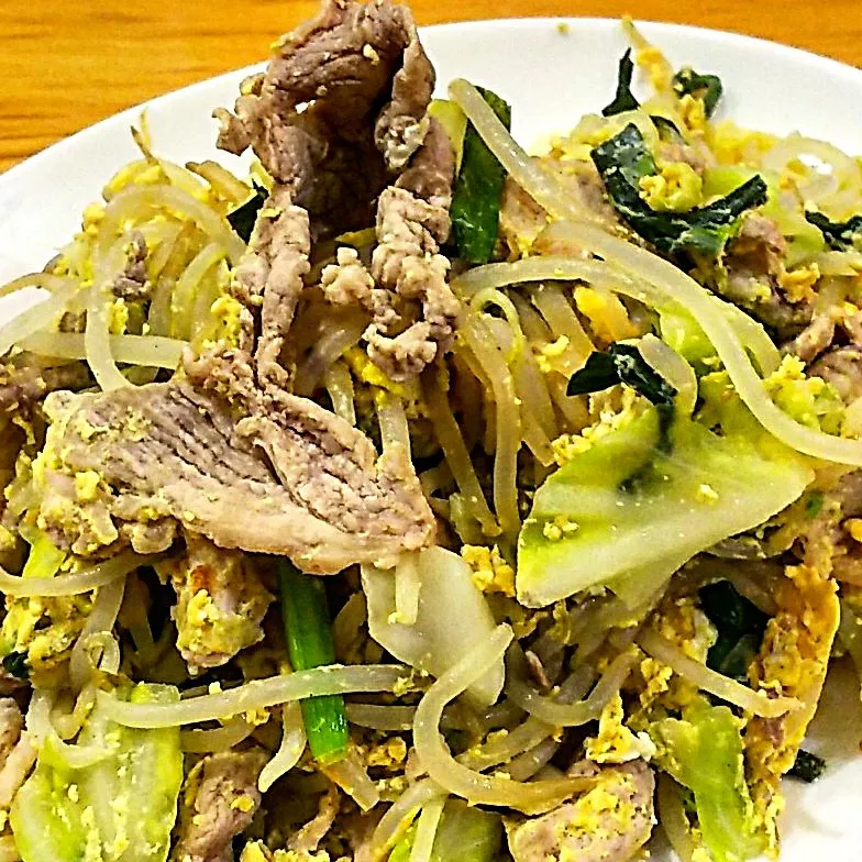 キャベツとモヤシ、ちょっとだけニラ入り、肉野菜炒め～d(^-^)＠たかたか亭～d(^-^)|たかたかさん