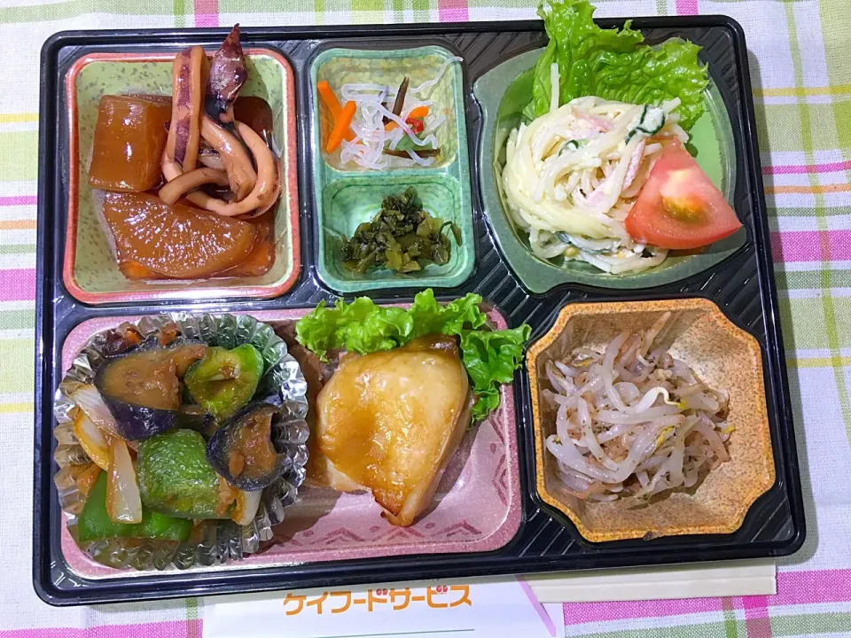 Snapdishの料理写真:豚肉と茄子とピーマンの味噌炒め 日替わり弁当 豊川市宅配|Naokazu Kuritaさん