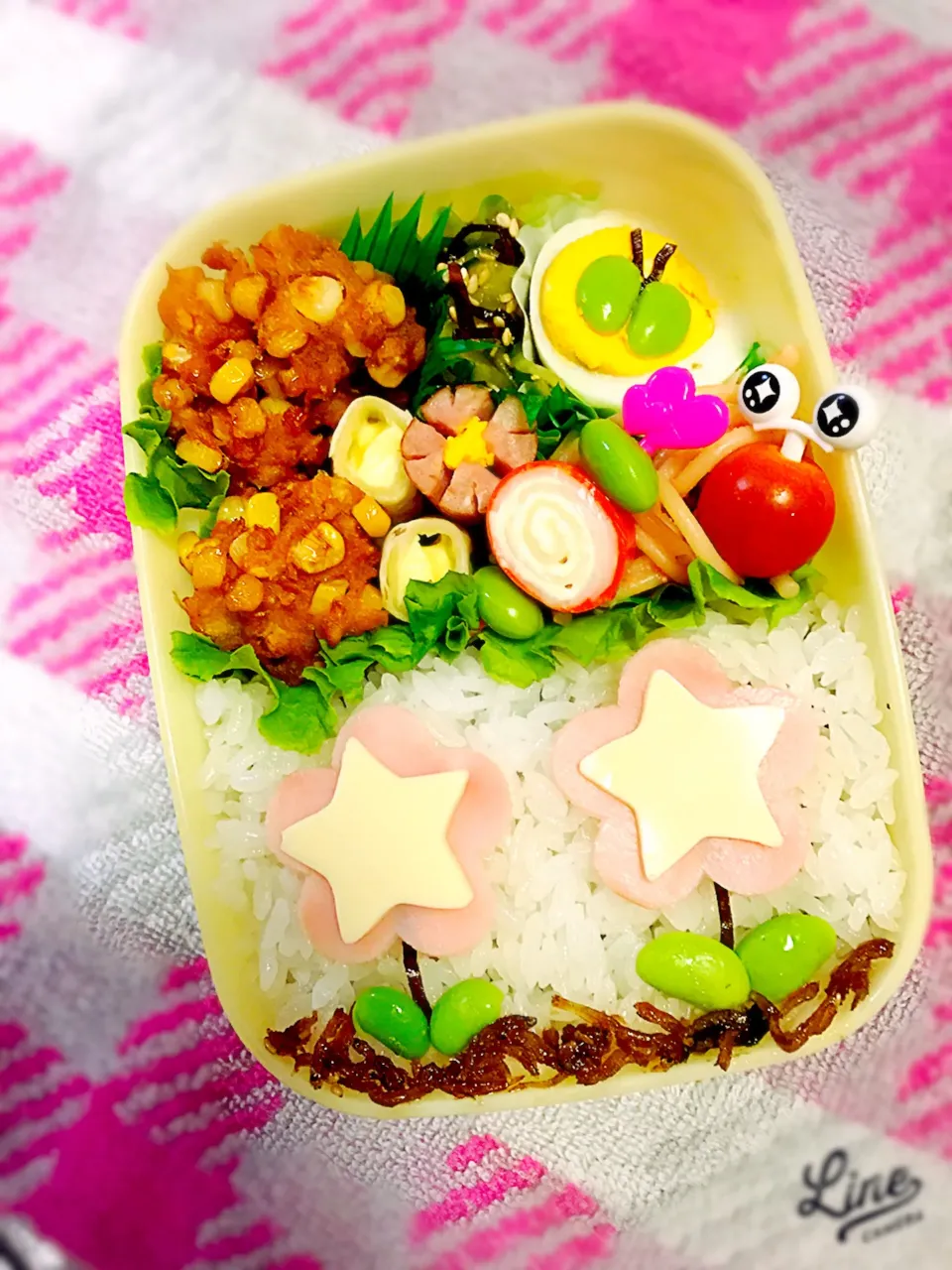 Snapdishの料理写真:採れたてトウモロコシ🌽で【コーン・ツナ揚げボール&お花🌸】学童弁当。。。(甘辛ピーマンしらす IN ご飯) #夏休み学童 #とうもろこし #コーン#夏休み #お弁当 #学童弁当 #きゃら弁|華恋さん