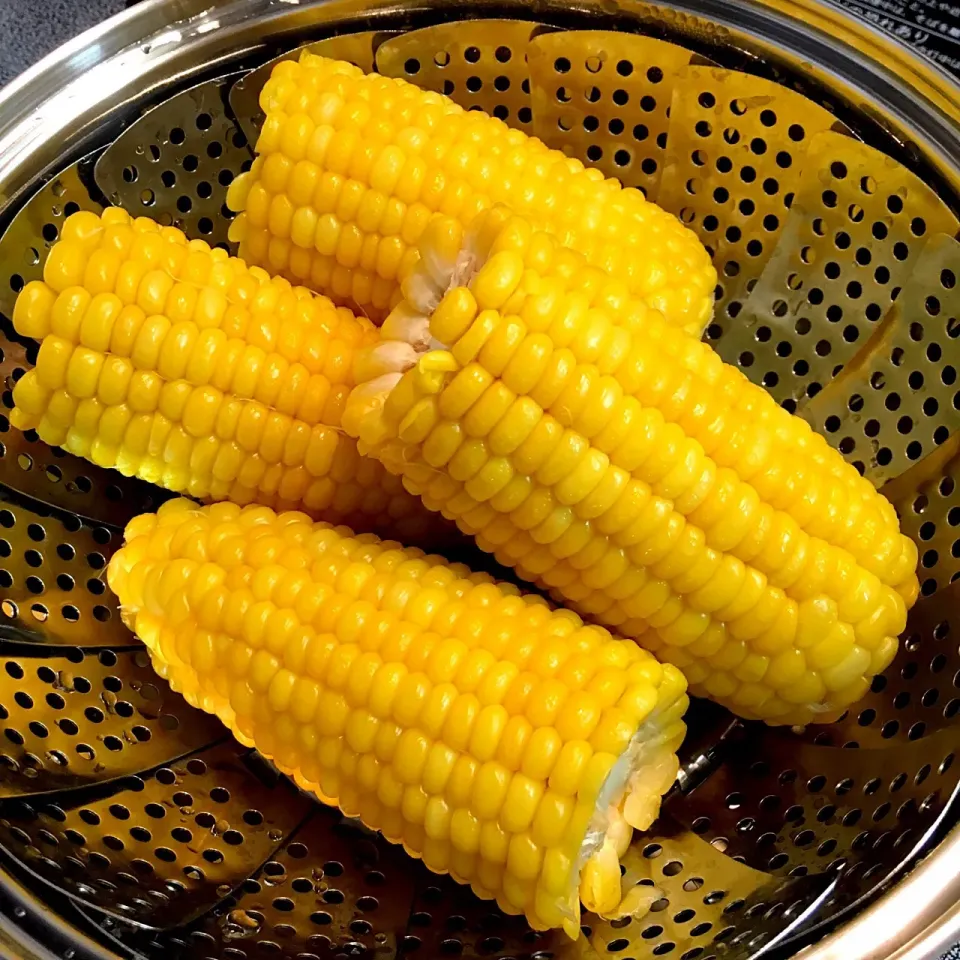 トウモロコシ蒸したぜぃ🌽|Jean Nobyさん