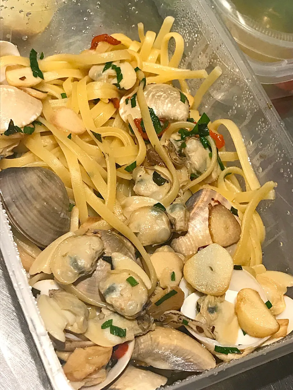 vongole with clams in white wine sauce|hweeyhさん