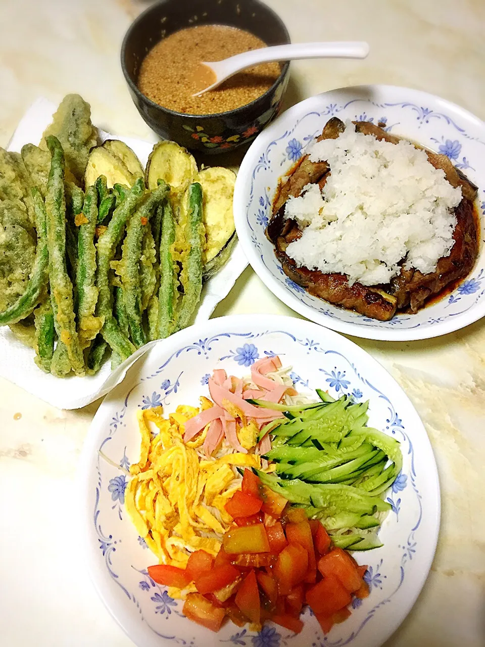 #ミツカンカンタン黒酢  を使ってナスの豚肉巻き巻きおろしさっぱり煮。と、素麺の冷やし中華風。と、天ぷら😋|えみさん