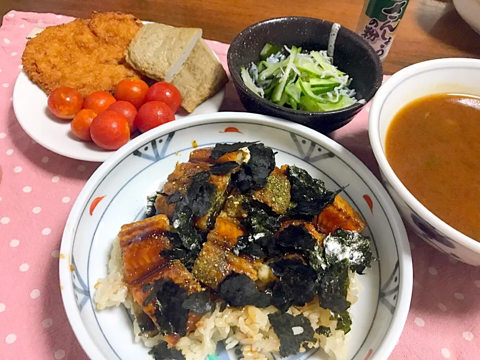 土用の丑の日はうな丼


#土用の丑の日#うなぎ#うな丼|mari miyabeさん