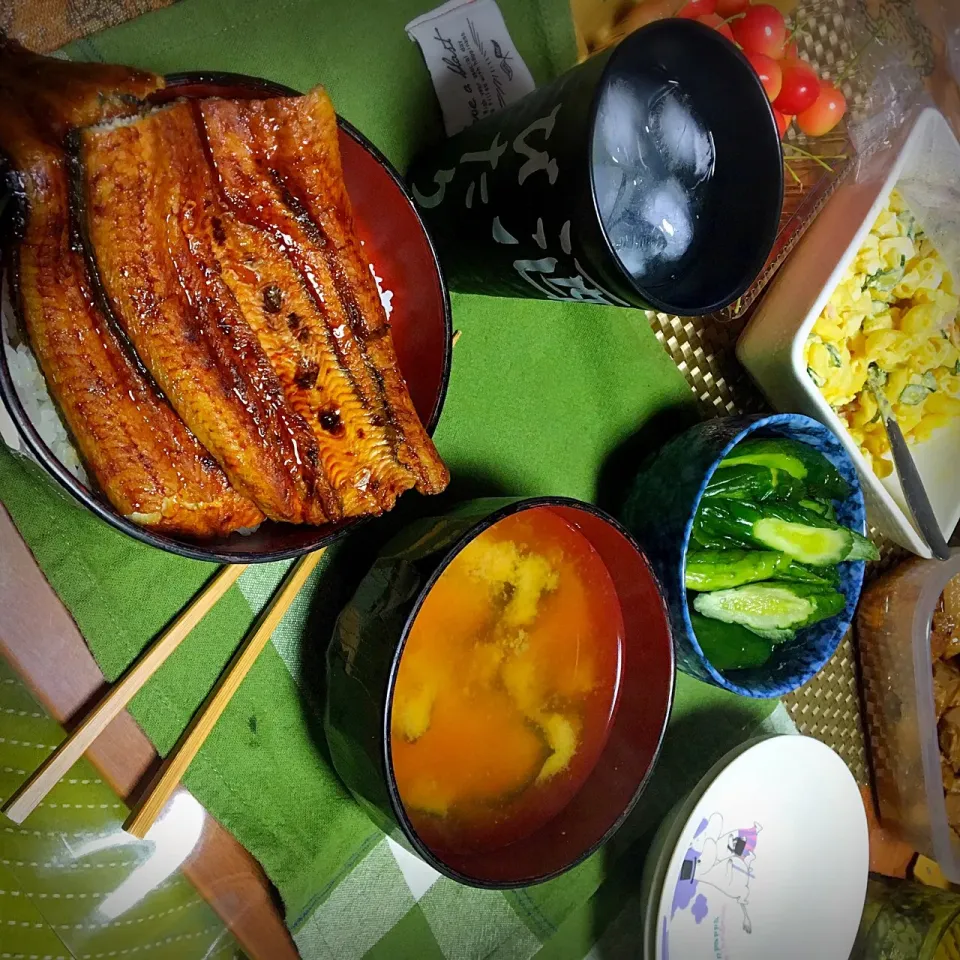 Snapdishの料理写真:#お夕飯 #うなぎ #土用の丑の日  今日のお夕飯〜🍚 夏を乗り切りましょー！！|renharuruさん