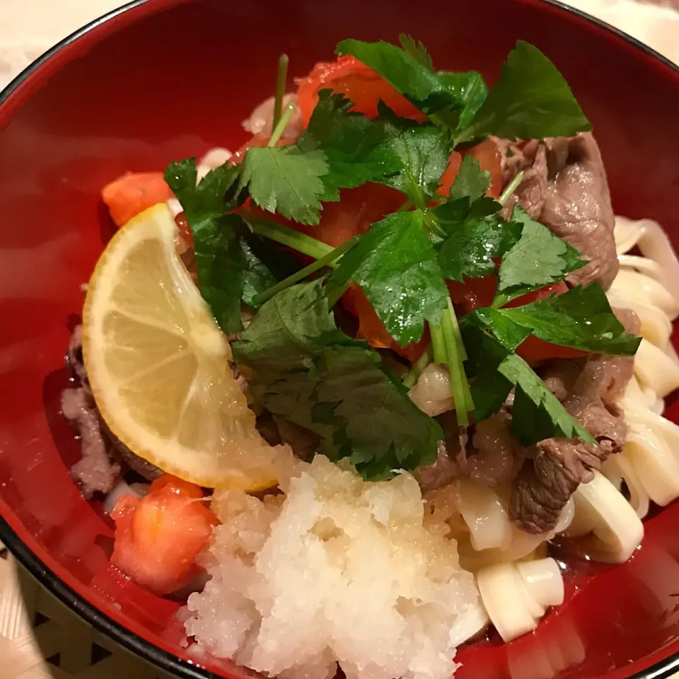 さっぱり冷やしきしめん/牛肉に大根おろしとレモン🍋トマト🍅でさっぱり味😋|mokoさん