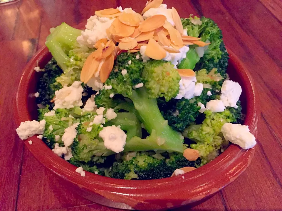 Broccoli with garlic, goats cheese & almond|Sky Blueさん