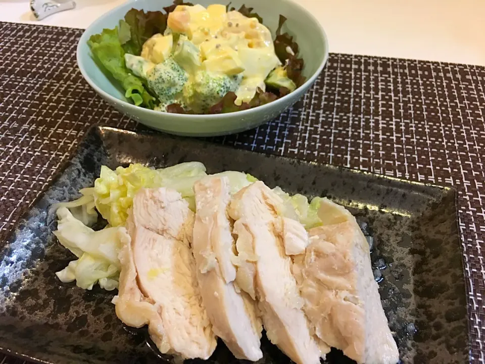 Snapdishの料理写真:#キャベツと鶏胸肉
#ブロッコリーと海老のサラダ|ゆぺこさん