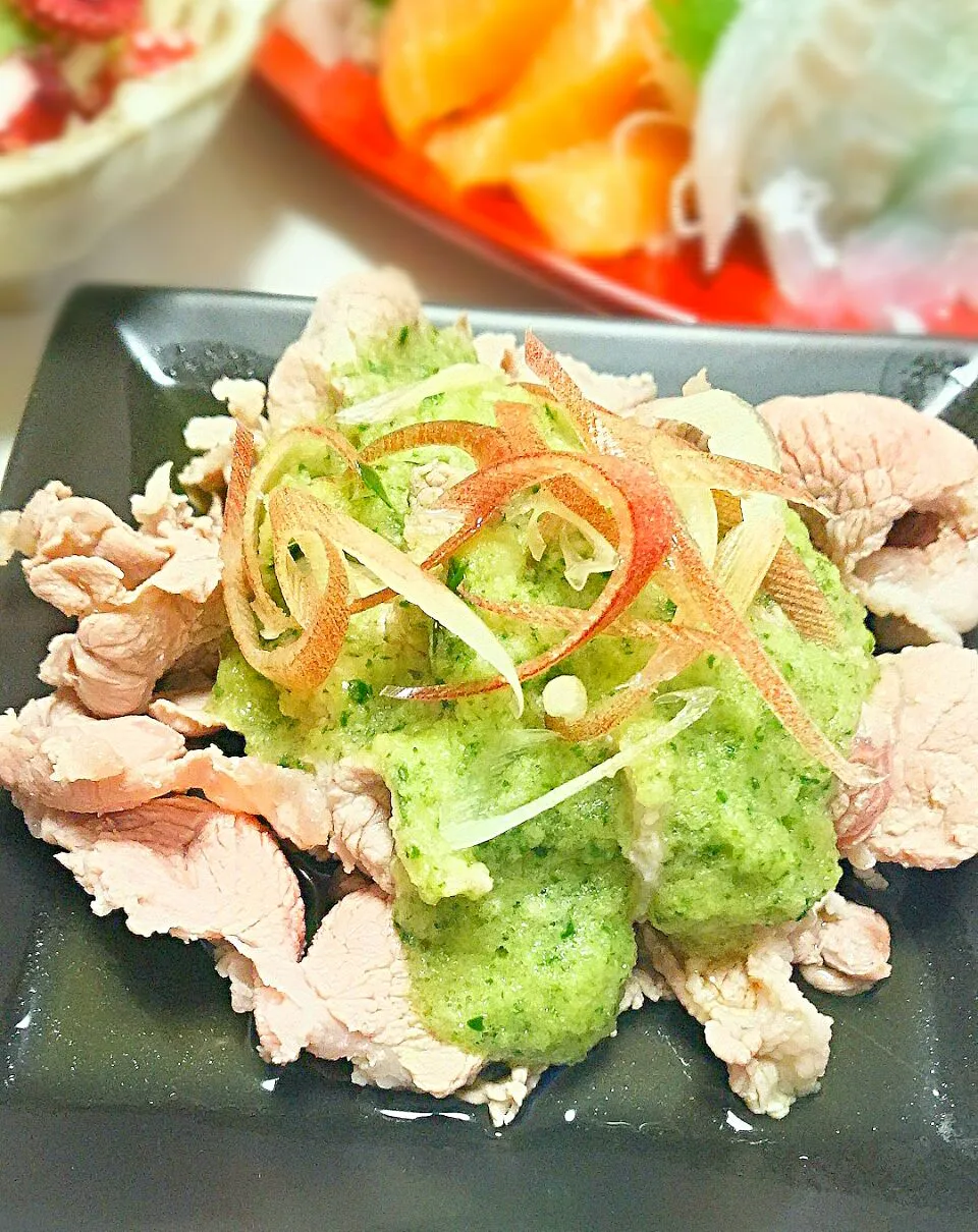 Cooled parboiled pork with cucumber vinegar sauce    冷しゃぶ緑酢がけ 今回は忘れず茗荷も💕#うちごはん #おうちごはん #胡瓜|まめさん