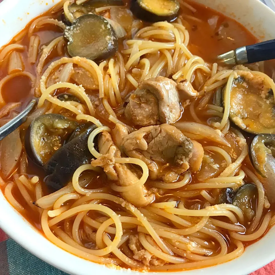 Snapdishの料理写真:鶏肉とナスのでトマト🍅スープパスタ🍝|純さん