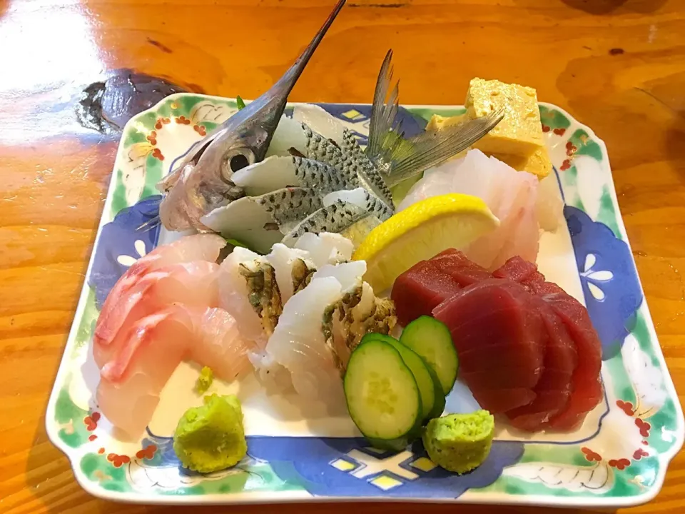 Snapdishの料理写真:さよりとかカワハギとかイラブチャーとか刺し盛り（≧∇≦）|まる丸 kichenさん