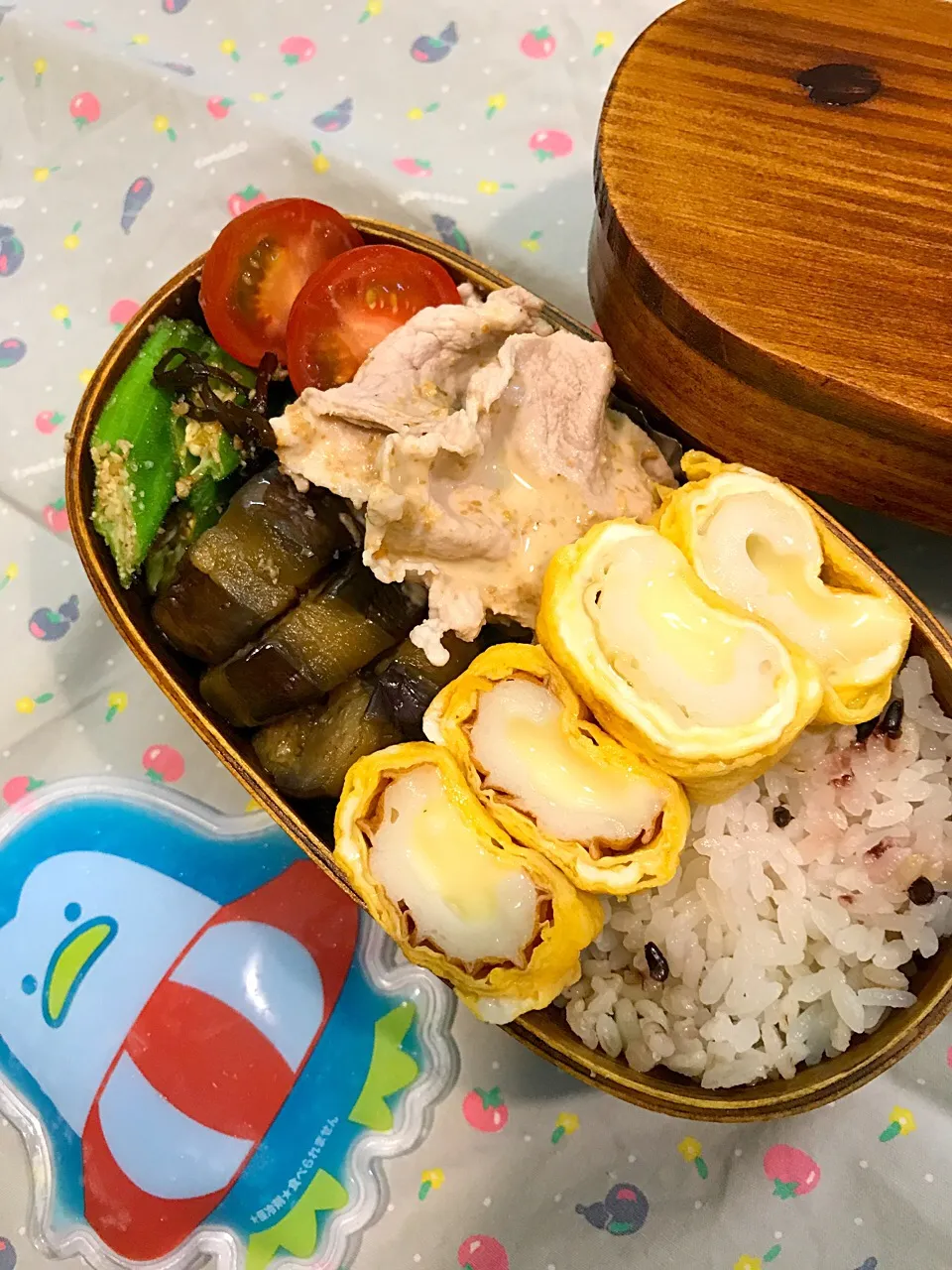 Snapdishの料理写真:パパたろ弁当

雑穀ごはん
ちくわとチーズの卵焼き
茹で豚のゴマだれ和え
なすの南蛮
おくらのしおこんぶと胡麻和え
ミニトマト|ひななぎさん