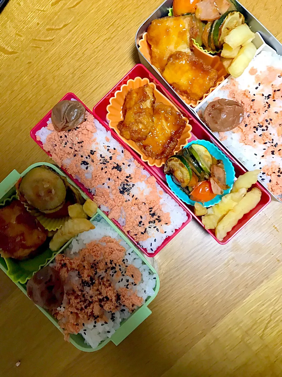 イカ天とズッキーニとミニトマトの醤油チーズ焼き弁当。パパママ仕事弁、娘お留守番弁。|めぐりんさん