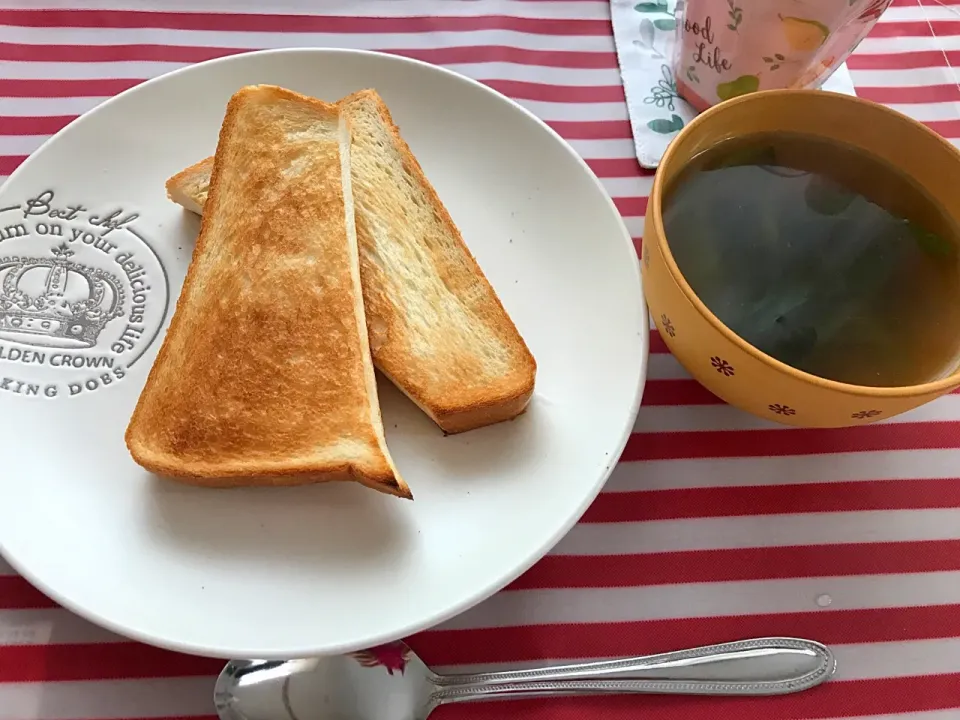 トースト
ほうれん草のスープ
#ぼっち飯 
#朝ごはん|めぐひめさん