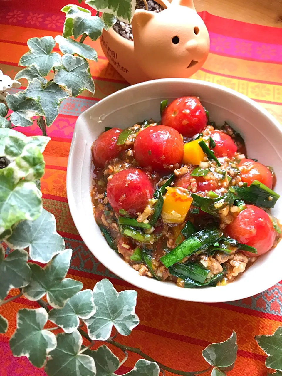 🍅今日のお昼は ゴロゴロ丸ごとプチトマトと ザクザク韮の 辛いけど でも辛くない麻婆🍅|Hollyさん