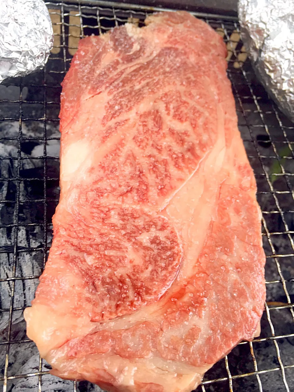 仙台黒毛和牛を野外で網焼き。|かげぞうさん