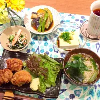 Snapdishの料理写真:揚げ浸し、にゅうめん、唐揚げ、冷や奴、ワカメときゅうりの酢の物|M.さん