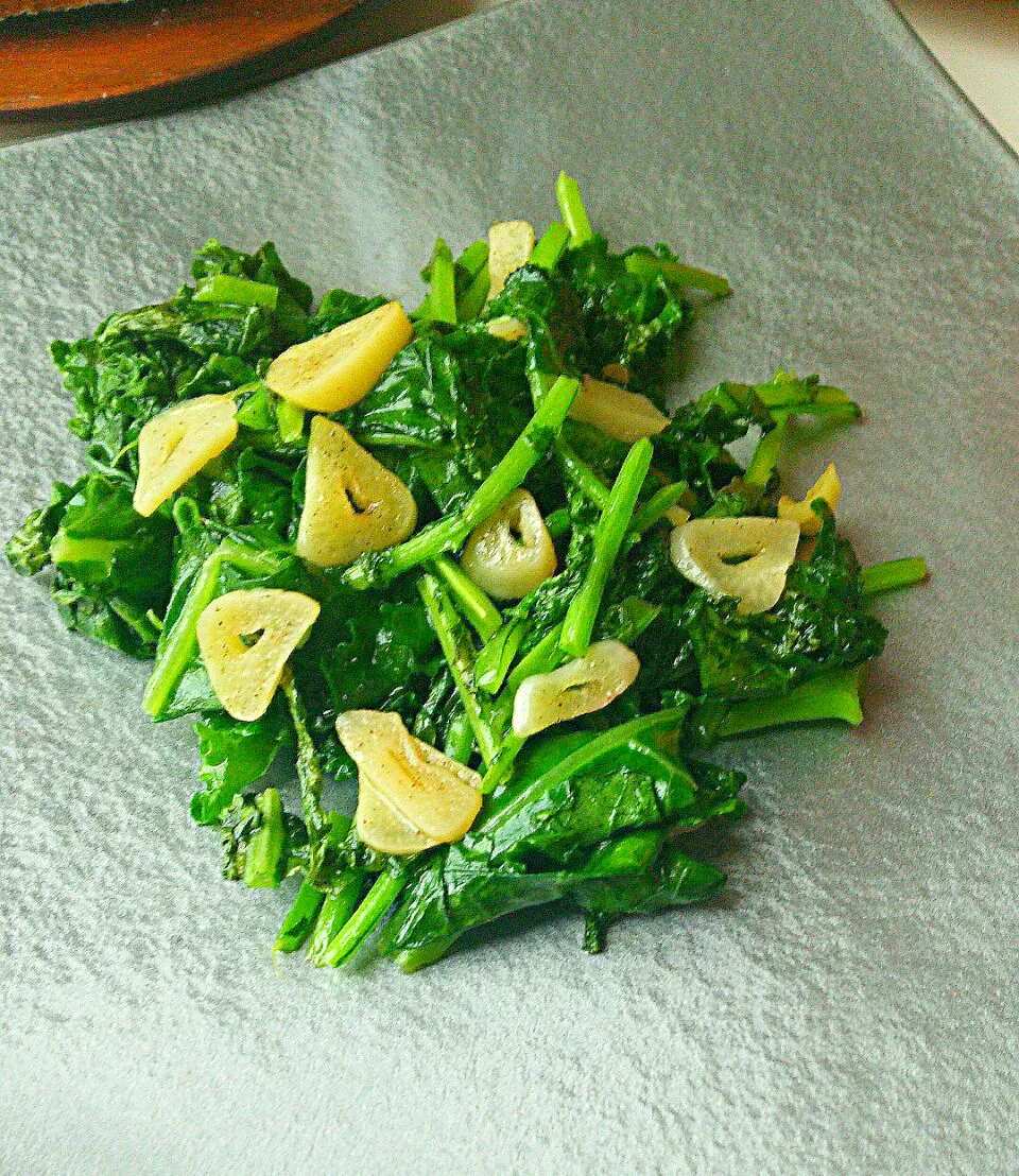 ⭐★Sautéed kale with garlic    ケールのガーリックソテー #おつまみ|まめさん