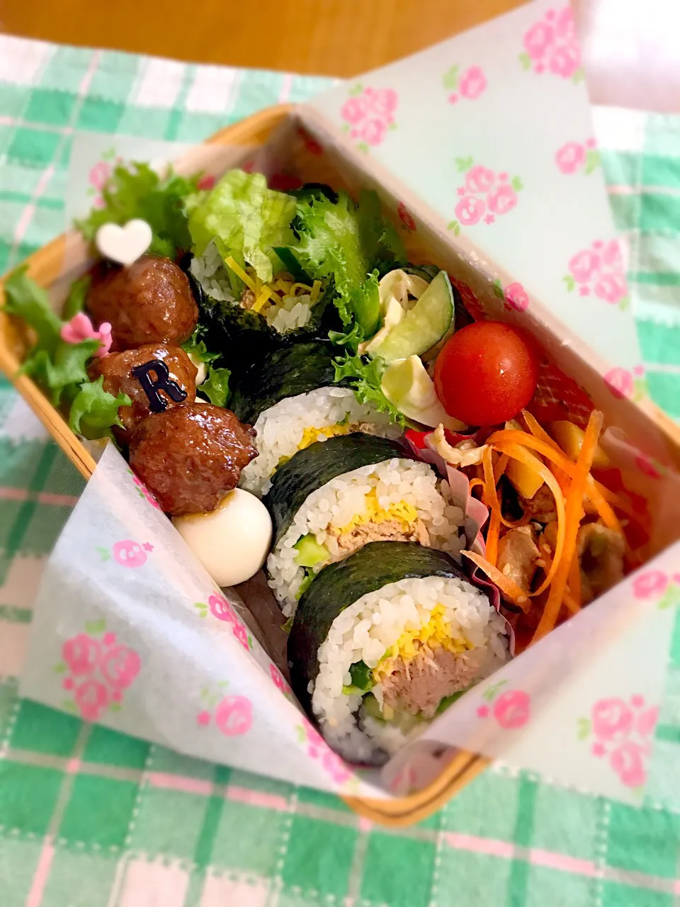 ワタクシ弁当🎶
サラダ巻き
マカロニサラダ
肉団子とうずらちゃん
空芯菜とジャガイモの甘辛炒め|BooBooさん