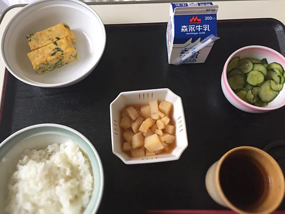 入院飯 2日目 朝食
ごはん
千草焼き
長芋バター醤油
胡瓜オカカ和え
牛乳|kubosovさん