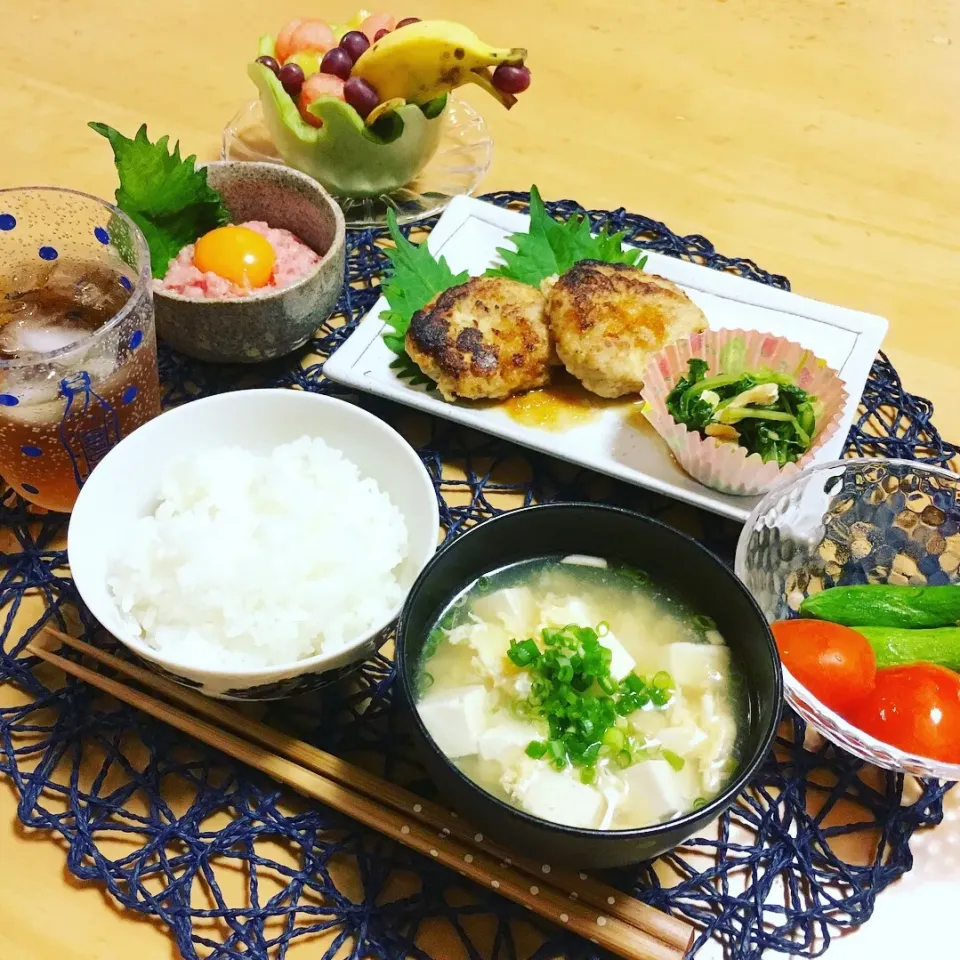 💐我が家の夕ご飯💐
🥄豆腐ハンバーグまる生ぽん酢
🥄マグロたたき黄身のせ
🥄つまみ菜のお浸し
🥄かきたま汁
🥄ミニきゅうりの浅漬け
🥄バナナイルカ
🥄メロンのプール|♡かずたん♡さん