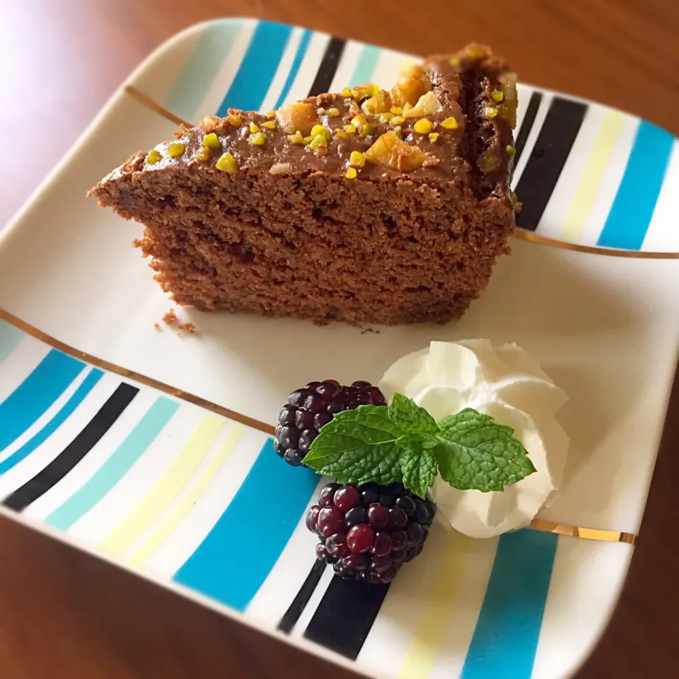 Snapdishの料理写真:カルシウムや鉄分、食物繊維が豊富なオーガニックキャロブの〜チョコレート🍰みたいなケーキ💕

#オーガニック
#キャロブ パウダー|シロンさん