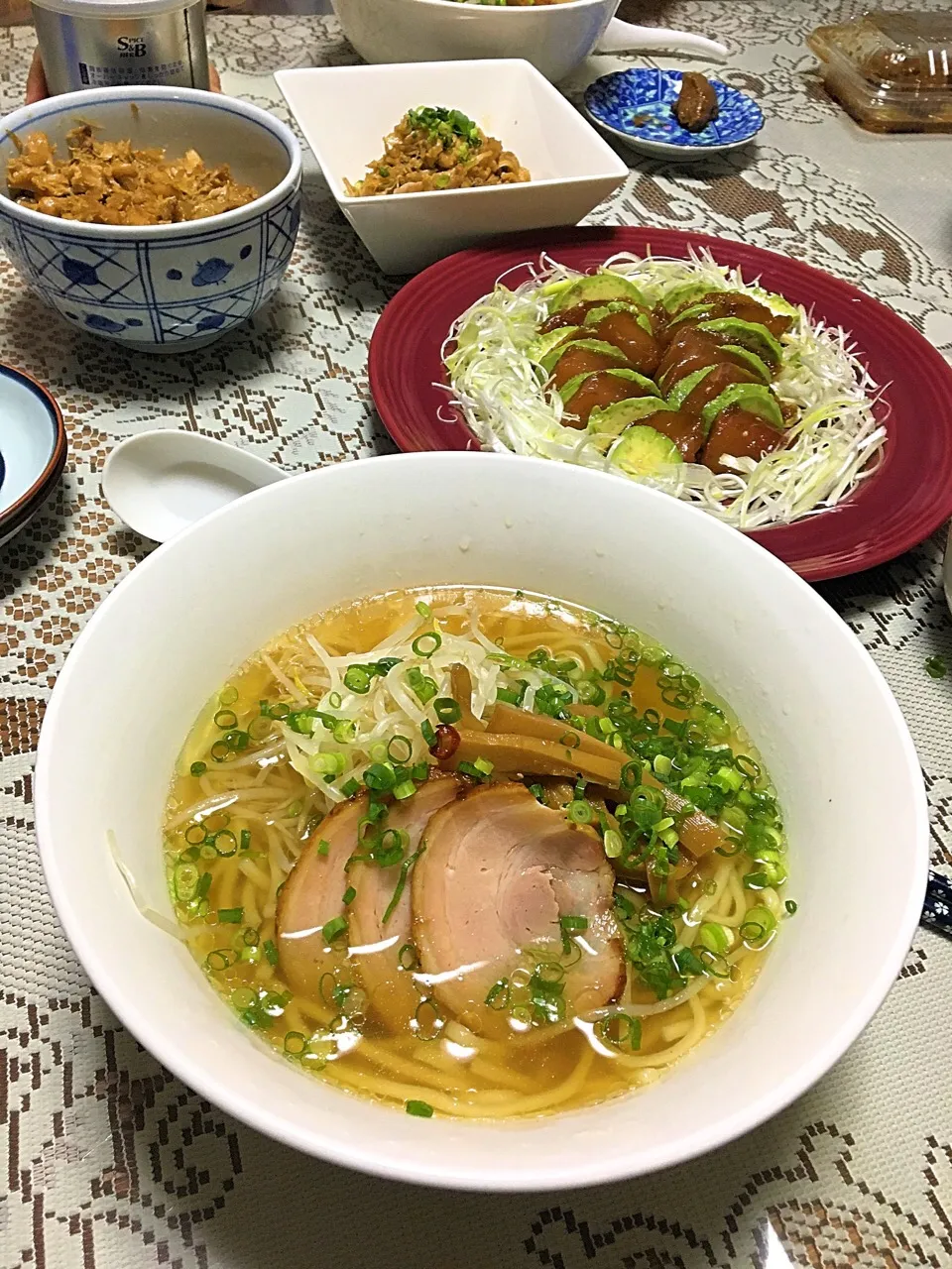 Snapdishの料理写真:・ラーメン
・アヒポキ？
・だしガラ手羽元の醤油煮|ヨシヨシさん