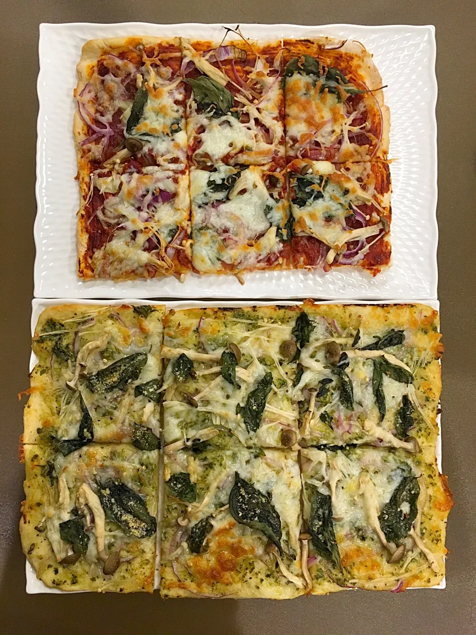 Tomato basil pizza and pesto pizza|Keicsさん